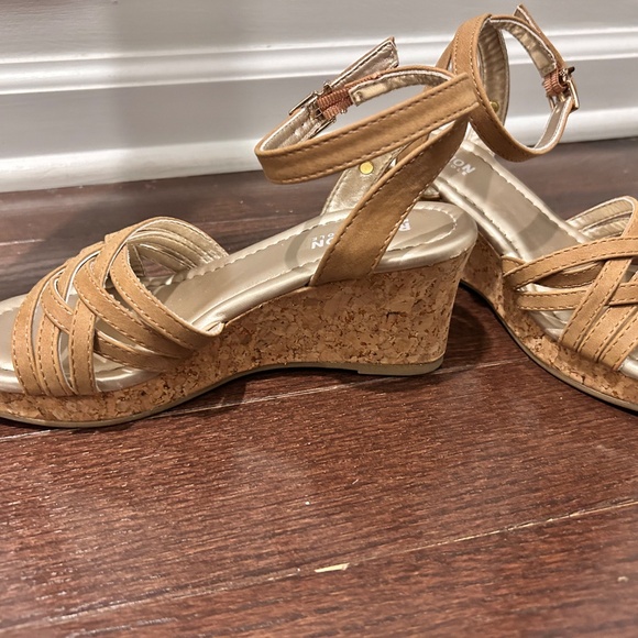 Kenneth Cole Reaction Wedges with strappy details - Picture 2 of 3